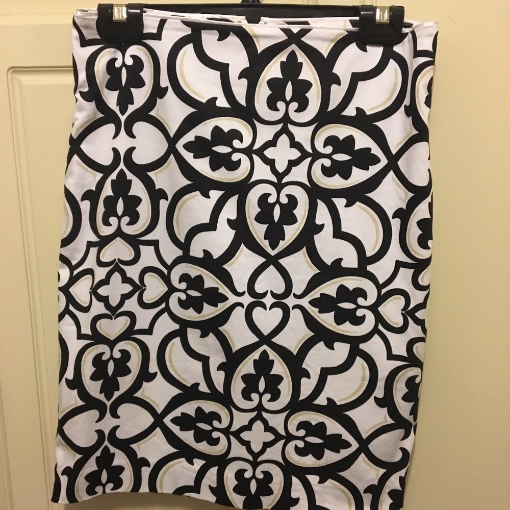 WHBM Skirt - White/Black/Gold